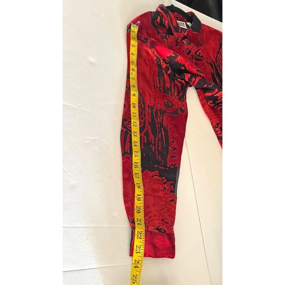 Chico's Design Sz 1 Red Black Floral Silk Top button Front Long Sleeve Split Hem - Picture 9 of 16